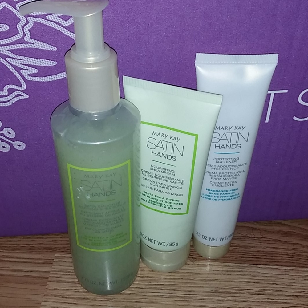 Mary Kay Satin Hand Set
